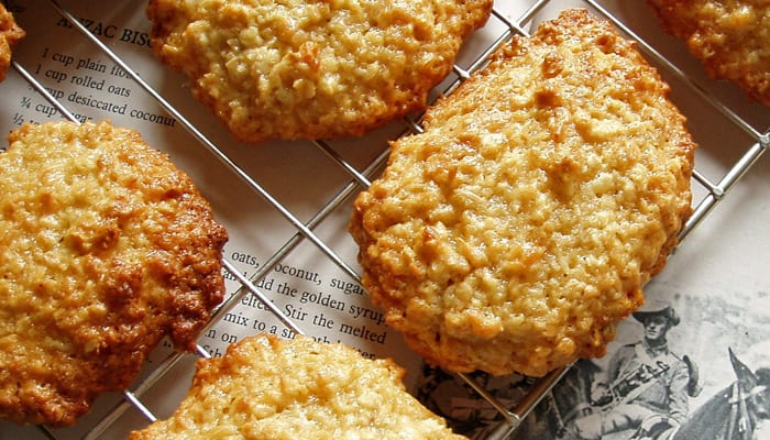 Anzac biscuits (Flickr: CC Amanda Slater)