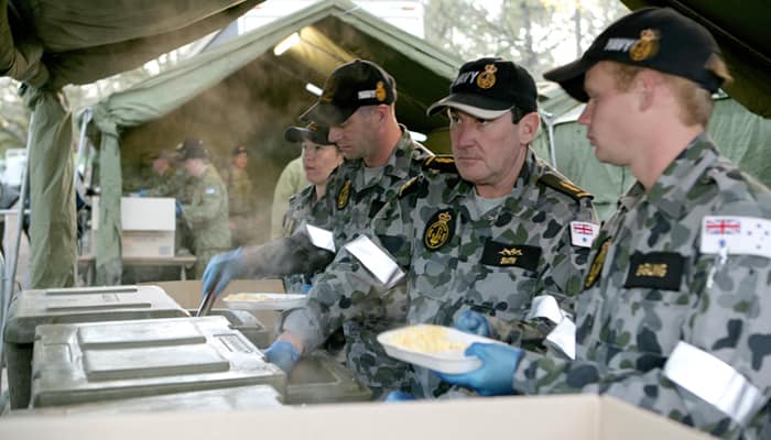 Australian Defence Force School of Catering providing gunfire breakfast, Anzac Day 2010 (Flickr: CC Royal Australian Navy)