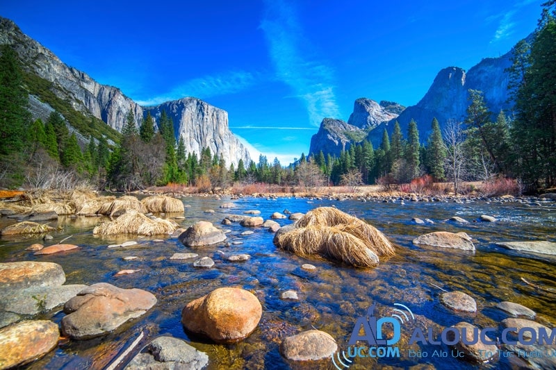 6. Vườn quốc gia Yosemite. Là vườn quốc gia có lãnh thổ phần lớn thuộc về quận Mariposa và quận Tuolumne, California, Mỹ. Công viên này có diện tích 3.081 km2. Vườn được UNESCO công nhận là di sản thế giới năm 1984.