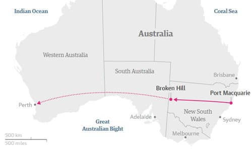  Hành trình từ bờ đông sang bờ tây Australia kéo dài hơn 4.000 km bao gồm đoạn đường xuyên qua đồng bằng Nullarbor có khí hậu khô cằn. Infographic: Guardian. 