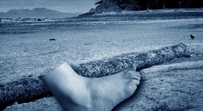 16 chiếc chân người trôi dạt vào bờ biển: Bí ẩn rùng mình chưa có lời giải đáp của thế kỷ 21 - Ảnh 1.