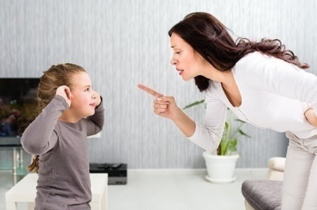 8 thói quen nếu bố mẹ không bỏ, đừng hỏi vì sao con trẻ trở nên chậm phát triển - Ảnh 4.