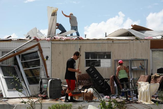  Nhiều nhà cửa bị hư hại sau siêu bão Irma. (Ảnh: Reuters) 