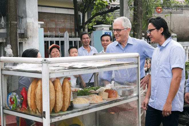 Bà chủ xe bánh mì vỉa hè mà Thủ tướng Úc ghé ăn sáng: “Ông ấy khen bánh mì ngon khiến tôi suýt khóc” - Ảnh 1.