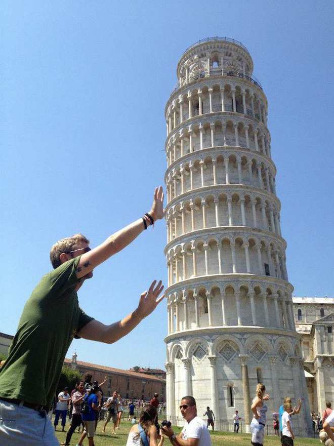 Chụp với tháp nghiêng Pisa Italy