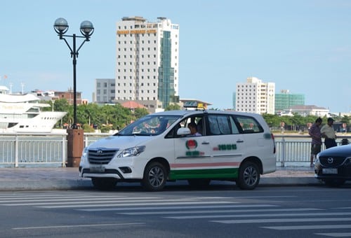 Sở Giao thông vận tải Đà Nẵng đã yêu cầu Hiệp hội taxi Đà Nẵng, các đơn vị taxi trên địa bàn khẩn trương họp toàn bộ đội ngũ lái xe taxi, chấn chỉnh thái độ phục vụ. Ảnh minh họa: Baogiaothong.