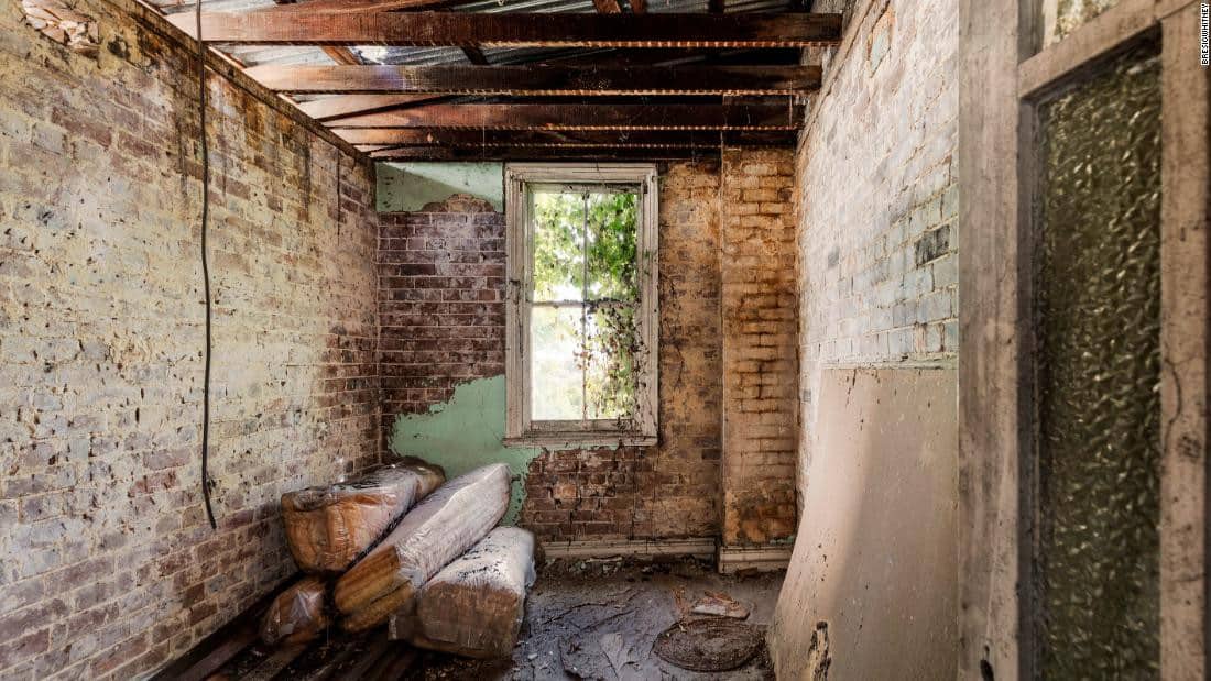Căn nhà bỏ hoang được bán giá gần 1 triệu USD ở Sydney - Ảnh 1.