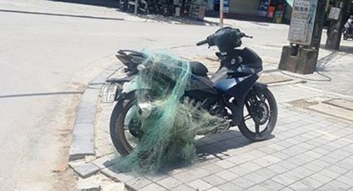 Chiếc xe vi phạm bị cảnh sát giao thông TP Thanh Hoá khống chế. Ảnh: Lam Sơn.