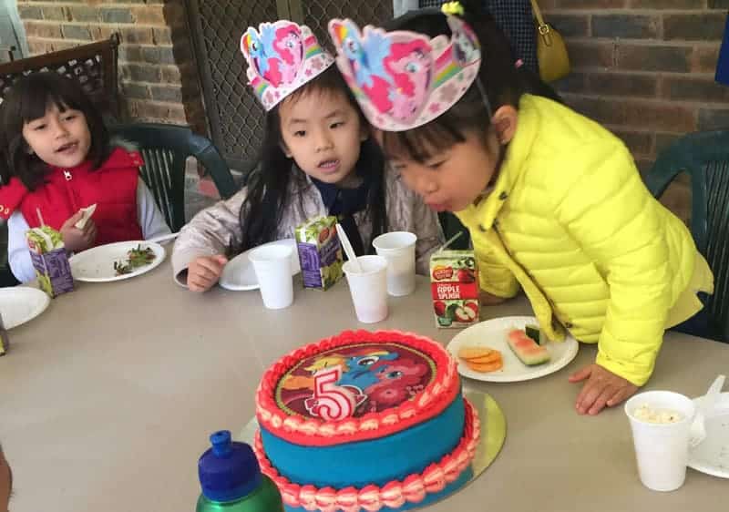 Mẹ Việt ở Úc tổ chức sinh nhật cho con theo cách đặc biệt