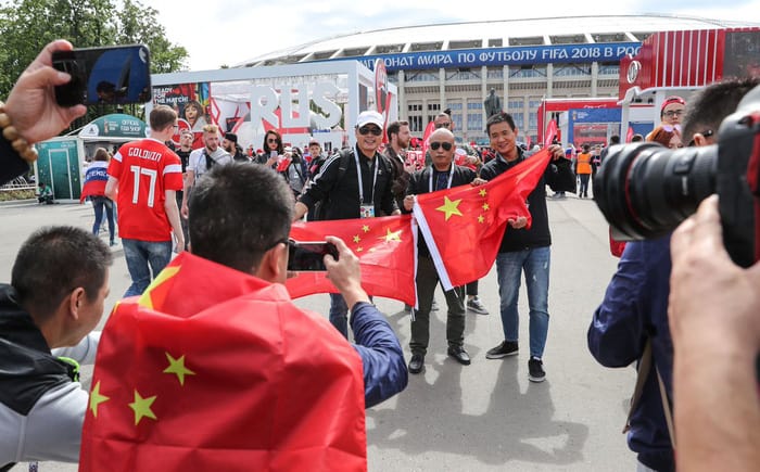 Không lọt vào World Cup, fan Trung Quốc vẫn đông hơn fan Anh tại Nga - Ảnh 2.