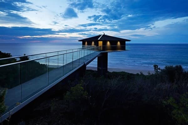 Ngôi nhà nghỉ dưỡng lơ lửng trên mặt biển ở Úc - Ảnh 1.