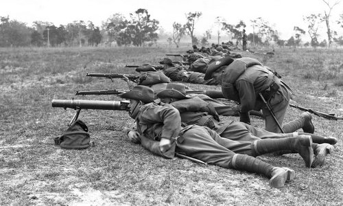 Lính Australia huấn luyện với súng máy Lewis năm 1930. Ảnh: Wikipedia.