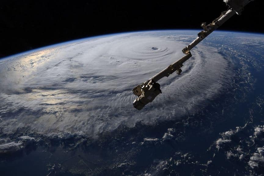 Ở trạm vũ trụ, phi hành gia vẫn rùng mình vì bão Florence - ảnh 8