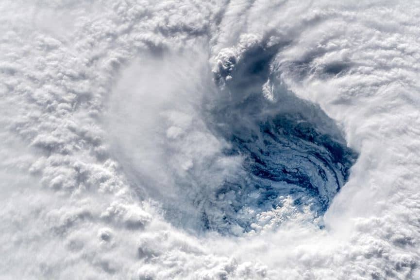 Ở trạm vũ trụ, phi hành gia vẫn rùng mình vì bão Florence - ảnh 4