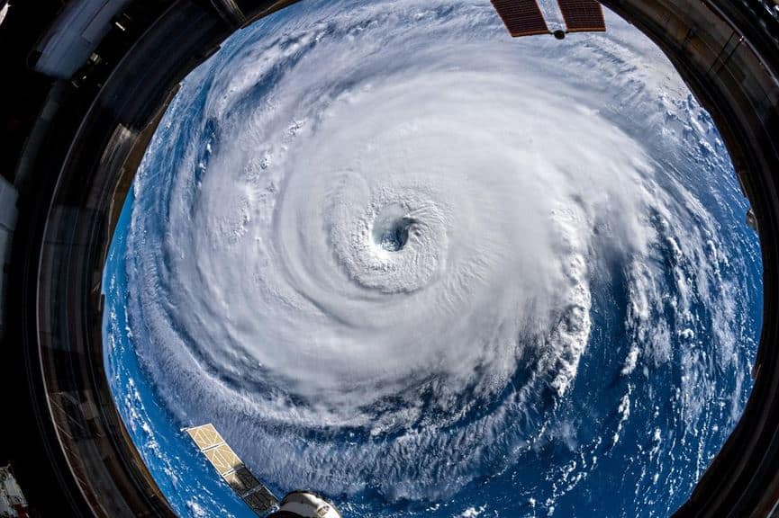 Ở trạm vũ trụ, phi hành gia vẫn rùng mình vì bão Florence - ảnh 1