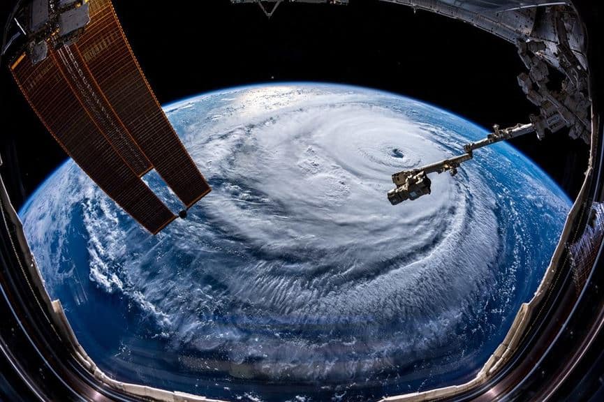 Ở trạm vũ trụ, phi hành gia vẫn rùng mình vì bão Florence - ảnh 2