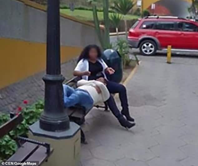 Chồng ly hôn vì trông thấy vợ tình tứ với người đàn ông khác qua Google Street View - Ảnh 1.