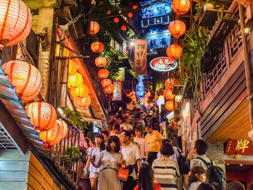 Một góc thành phố Đài Bắc, Đài Loan. Ảnh: weniliou/Shutterstock