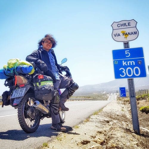 Giấc mơ đi xe máy vòng quanh thế giới của Trần Đặng Đăng Khoa được nhen nhóm từ tấm bản đồ cha tặng ngày bé. Ảnh: NVCC.