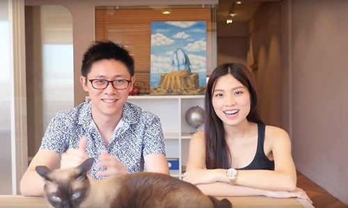 Thu Hằng và John Li trong một video trên kênh HangTV.