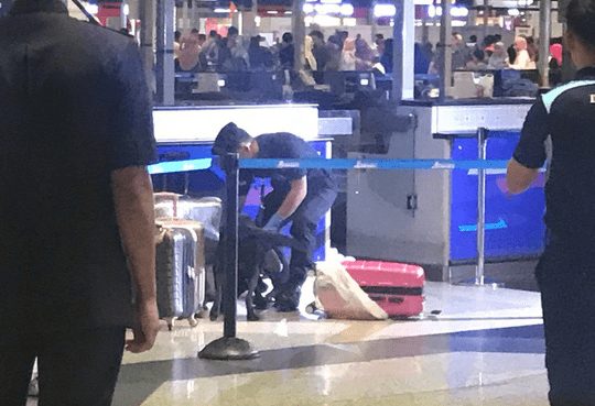 Nói có bom trong hành lý ở sân bay, 2 nữ khách Việt bị tạm giữ tại Malaysia - Ảnh 1.