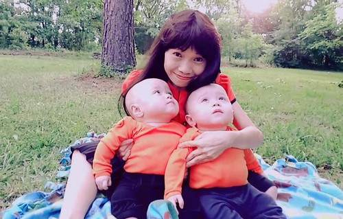 Mỗi cuối tuần, chồng chị Xuân lại chở vợ và hai con đi siêu thị, picnic... Ảnh: KX.