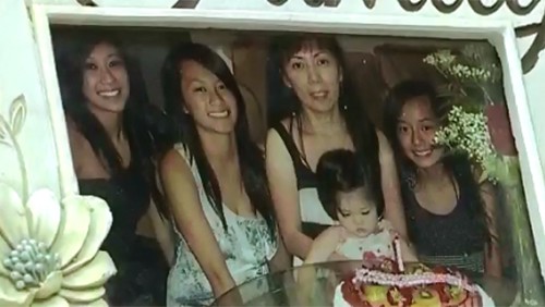 Bà Nhu Annie Ngoc Quynh Nguyen (thứ hai từ phải sang) cùng 3 con gái và cháu. Ảnh: 13 Action News 