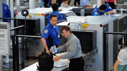 Những máy quét an ninh của TSA từng gặp khó khăn khi phát hiện vũ khí và chất nổ khi chính phủ Mỹ đóng cửa vào năm 2015. Ảnh: WXYZ-Detroit.