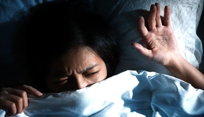 Không chỉ mộng du, con người còn có 9 hành động kỳ quái khác khi ngủ