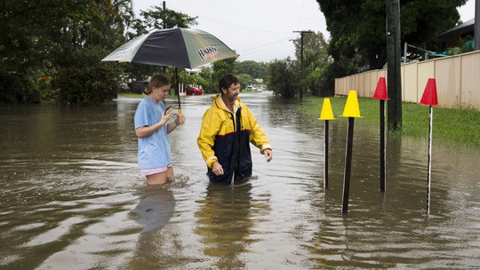 Lũ lụt nghiêm trọng, nắng nóng kinh khủng ở Úc - Ảnh 1.
