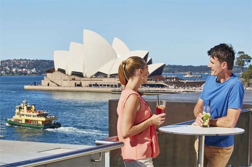 Trang phục mỏng nhẹ phù hợp cho chuyến du lịch Australia mùa thu. Ảnh: Sightseeing Tour Australia. 