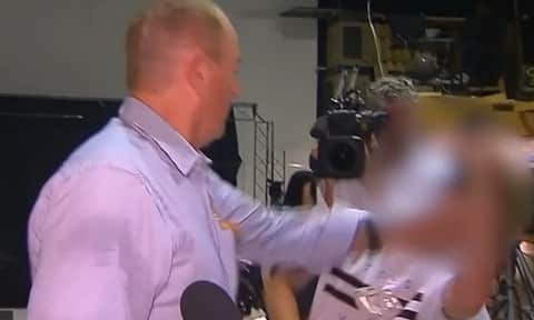 Thượng nghị sĩ Úc bị đập trứng vào đầu - ảnh 2