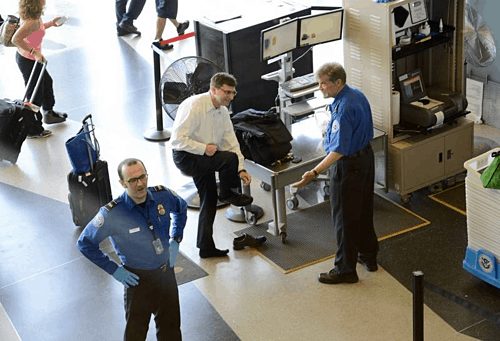 Nhân viên an ninh sân bay Mỹ thú nhận sự thật gây sốc liên quan đến khám xét hành khách - ảnh 2