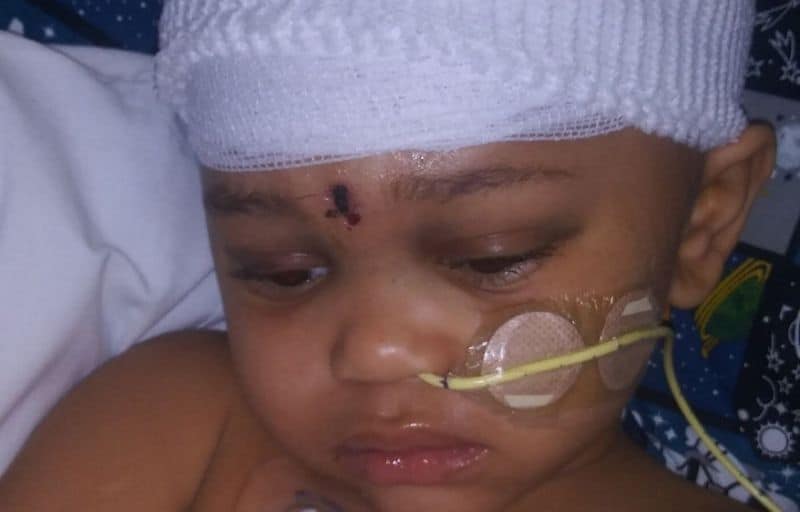 Trong khi Na'vaun Jackson hỗ trợ cuộc sống trong tình trạng hôn mê, các bác sĩ đã báo cáo với gia đình rằng đứa trẻ mới biết đi đã bị tổn thương não vĩnh viễn, không hồi phục. Nguồn: Giá Ramon / Facebook