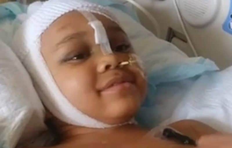 Na'vaun Jackson, bốn tuổi, đang thực hiện một phục hồi thần kỳ, một tháng sau khi anh suýt chết khi vô tình tự bắn vào đầu mình. Nguồn: Giá Ramon / Facebook