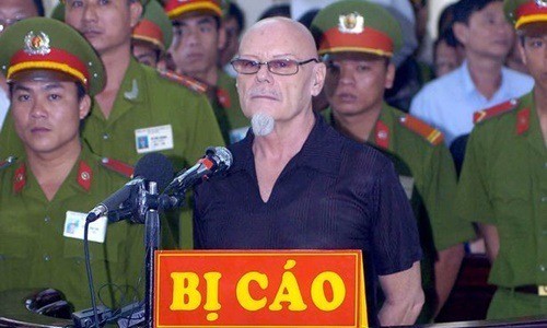 Gary Glitter trong phiên tòa xét xử tại Việt Nam. Ảnh: Daily Mirror.