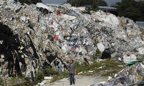 Bãi rác ở Ipoh, Malaysia hồi tháng một. Ảnh: Huffpost.