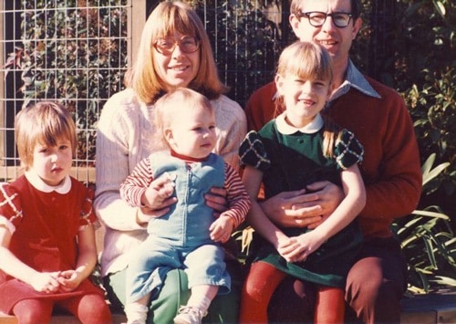Bà Esther Wojcicki cùng chồng bà, ông Stan Wojcicki, và các con gái (từ trái sang) Janet, Anne và Susan (từng là người quyền lực nhất Google và hiện nay là CEO của YouTube) - Ảnh: WOJCICKI