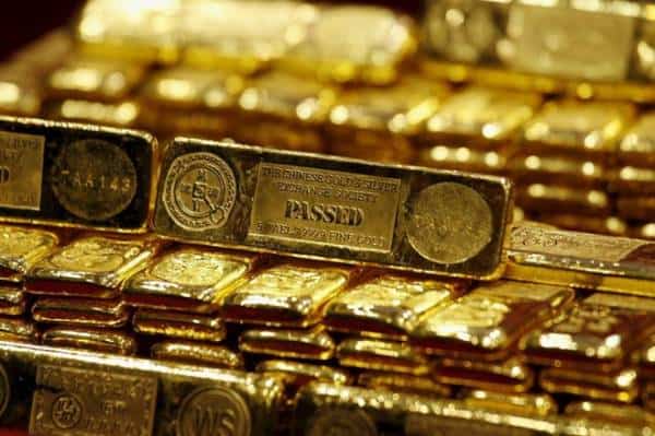 Trung Quốc đang tăng cường dự trữ vàng để đối phó với căng thẳng thương mại. Ảnh: WSJ.