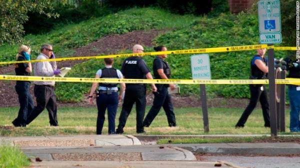 Các lực lượng chức năng có mặt tại hiện trường vụ xả súng kinh hoàng tại thành phố Virginia Beach, khiến 12 người thiệt mạng