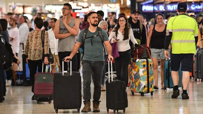 Travellers are seen at Overseas Arrivals and Departures (OAD) at Sydney&#039;s International Airport in Sydney, Monday, December 17, 2018. (AAP Image/Brendan Esposito) NO ARCHIVING