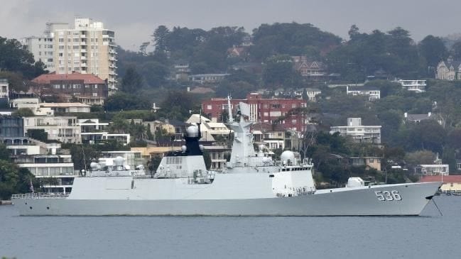 Cảnh tượng khó tin khi tàu chiến TQ rời cảng Sydney