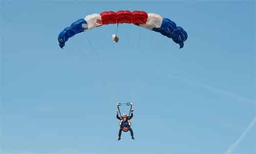 Người nhảy dù sử dụng dịch vụ của Parachutisme Adrénaline