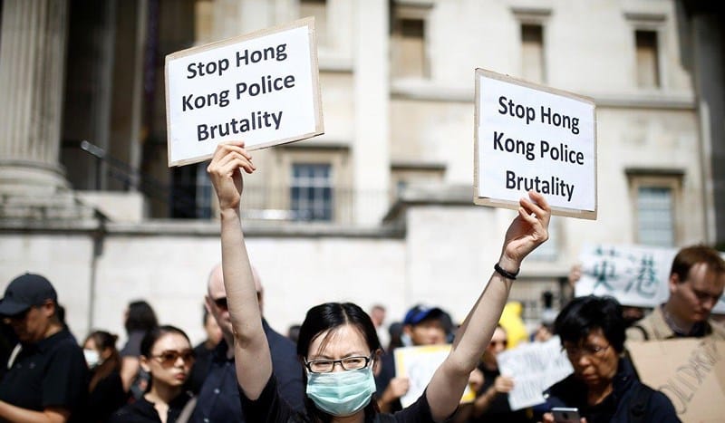 Xuống đường ở London (Anh) ngày 17-8 ủng hộ người biểu tình Hong Kong. Ảnh: REUTERS
