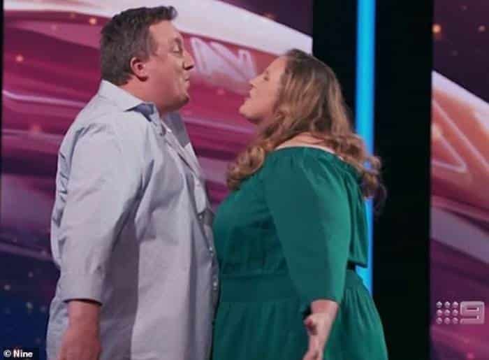 Chị Sarah và anh Justin đã từng béo tới mức không thể hôn nhau khi đứng.