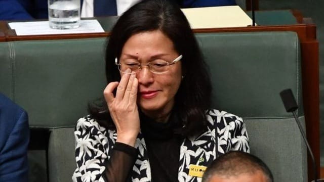 Nghị sĩ Úc bật khóc trước quốc hội vì bị nghi dính dáng tới Trung Quốc - ảnh 1