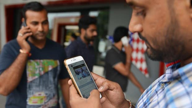  Bang ở Ấn Độ cấm dùng điện thoại di động trong trường đại học, cao đẳng - Ảnh 1.