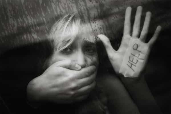 Hành trình đẫm nước mắt của cô gái bị bắt cóc làm nô lệ tình dục ở Anh