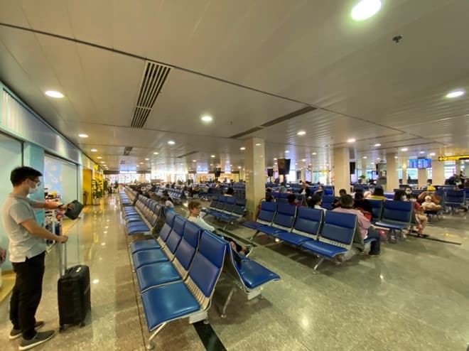 Viêm phổi Vũ Hán: Chưa bao giờ sân bay Tân Sơn Nhất vắng như thế - ảnh 5
