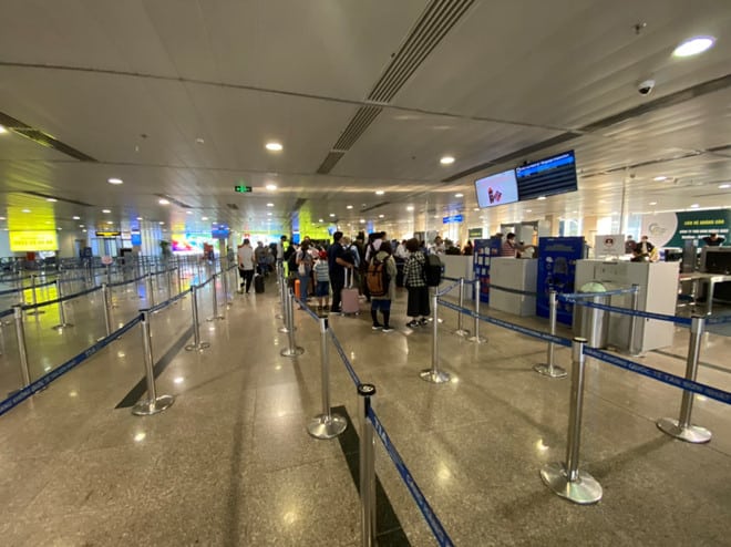Viêm phổi Vũ Hán: Chưa bao giờ sân bay Tân Sơn Nhất vắng như thế - ảnh 4
